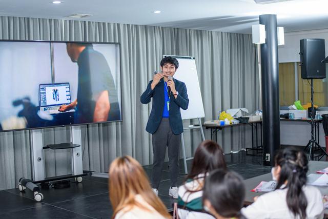 /images/young-innovator-camp-2.jpg